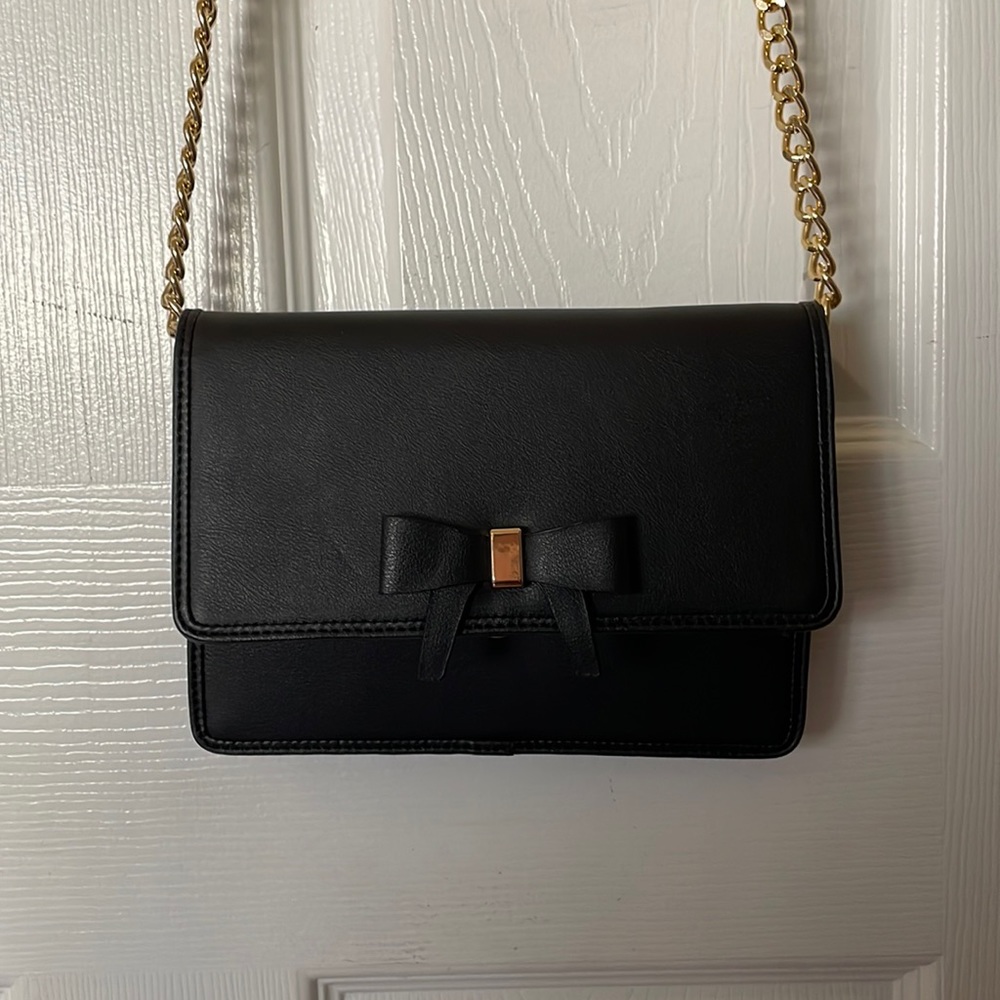 black crossbody bag